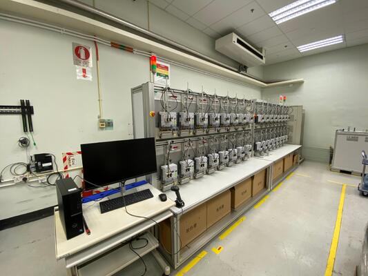 YC1893D Dreiphasen-Smart-Meter-Testsystem mit 32 Positionen, 160A Stromausgang und Genauigkeitsklasse 0,02